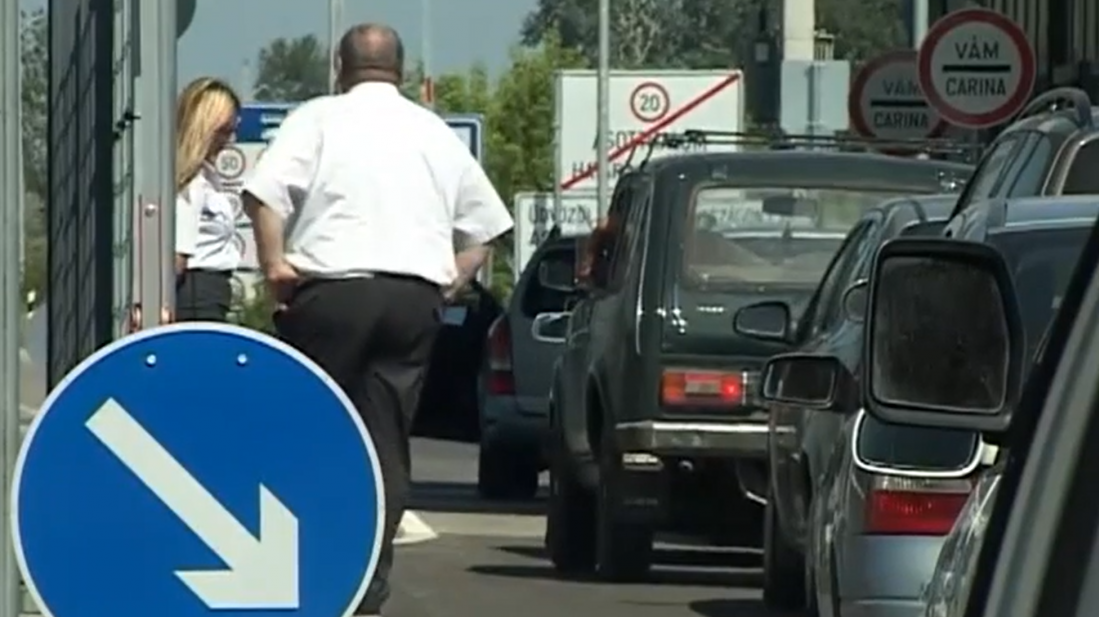 Putnička vozila čekaju 50 minuta na izlazu iz Srbije na Gradini