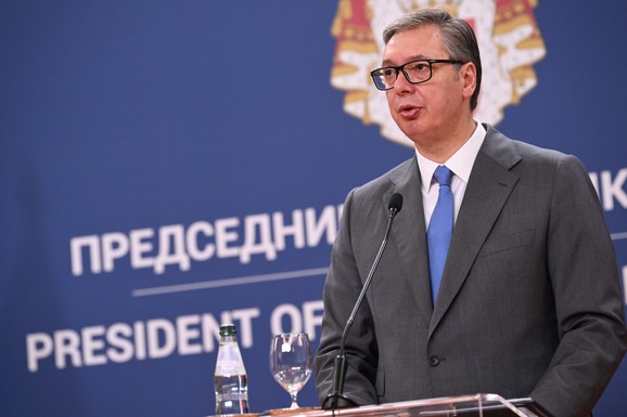 Vučić obilazi radove na sanaciji Klinike za ginekologiju i akušerstvo i izgradnji dečije klinike Tiršova 2