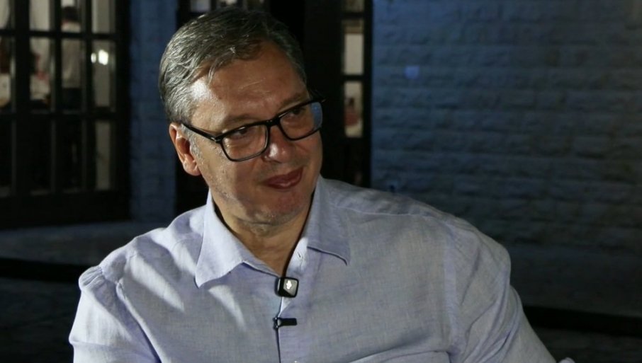 Vučić najavljuje rast plata i penzija na osnovu viših državnih prihoda