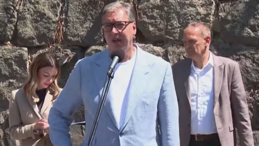 Vučić u Priboju: kasarna bi mogla biti kao velika fabrika