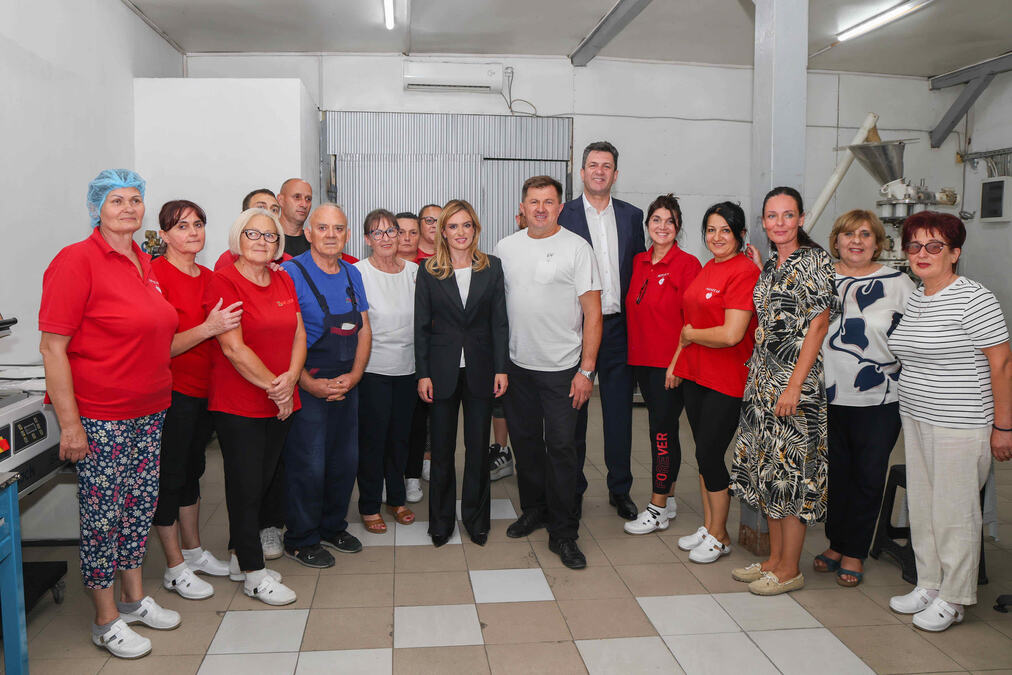 Ministarka Đurđević Stamenkovski posetila preduzeće Novitas Consult u Šapcu koje zapošljava osobe sa invaliditetom