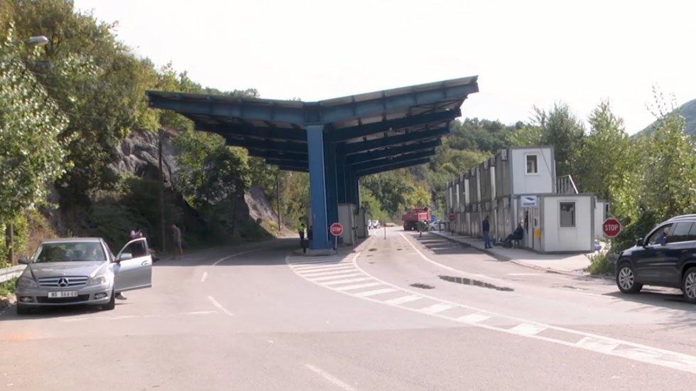 Tri pripadnika MUP-a Srbije privedena na Jarinju, jedan i dalje zadržan