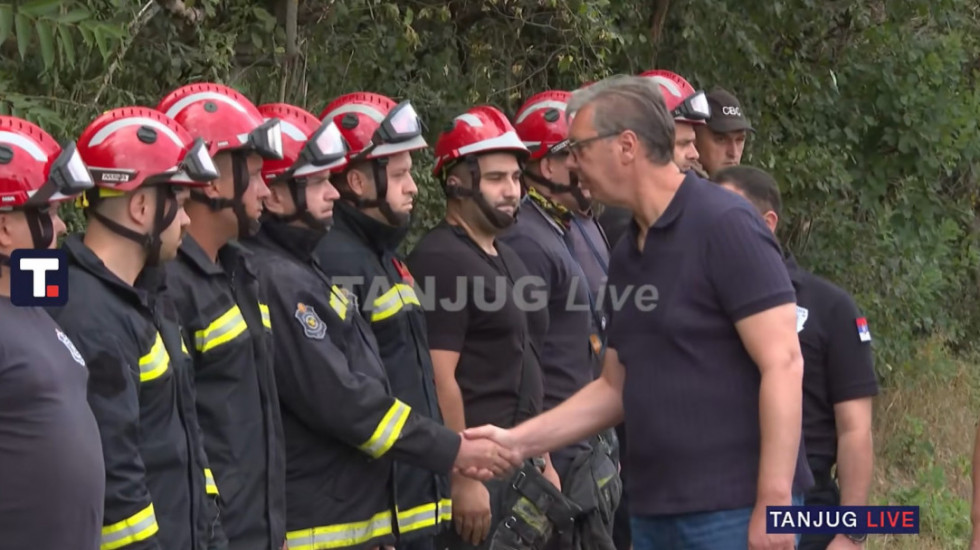 Vučić obišao Deliblatsku peščaru: razmere uništenja velike, ali nema žrtava