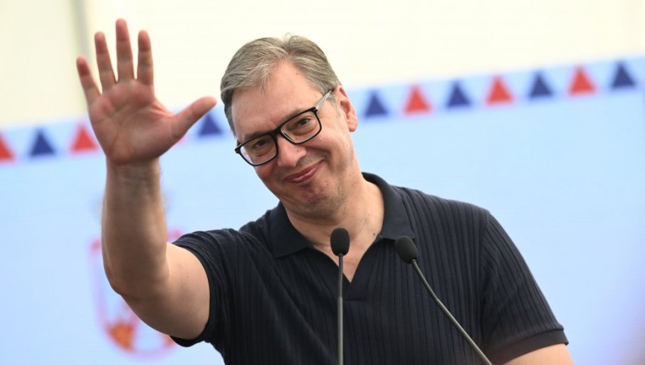 STIŽE POVEĆANjE PLATA I PENZIJA! Vučić najavio: Ova grupa ljudi dobiće najviše