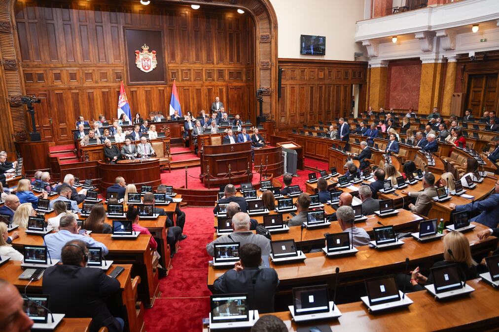 Nastavljena skupštinska sednica o nepoverenju Vladi Srbije