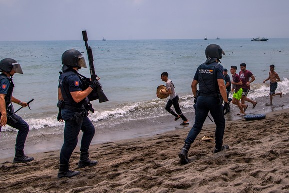Migranti tvrde da su marokanske vlasti podsticale prelazak u Seutu
