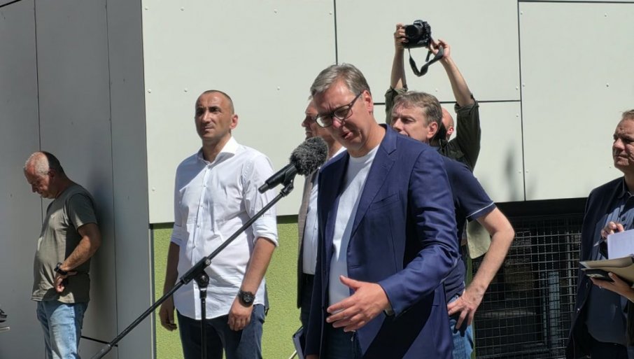 Vučić obišao radove u školi "Raška" i bolnicu u Novom Pazaru