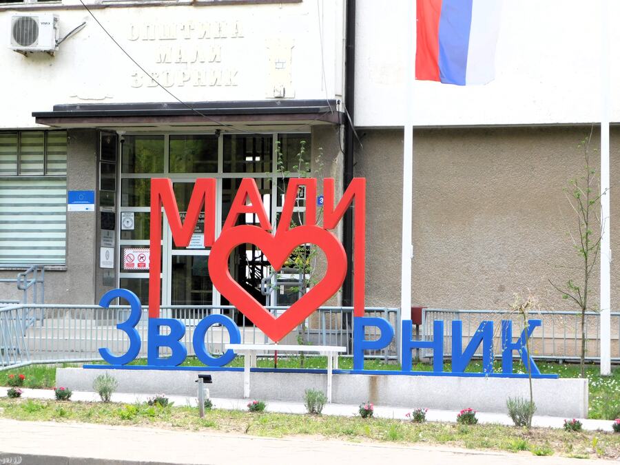 Mali Zvornik isplaćuje 15.000 dinara po učeniku od petog do osmog razreda za udžbenike