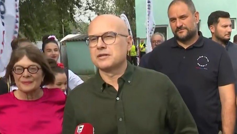 "ALEKSANDAR VUČIĆ ZA PREMIJERA - UJEDINjENA SRBIJA" Vučević zagrmeo iz Šajkaša - "Ne damo Vojvodinu, džabe su čuvali +384 pozivni broj"