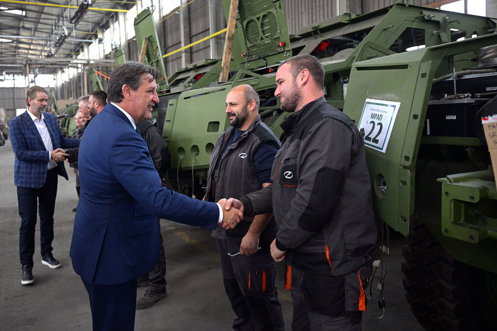 Ministar Gašić obišao fabrike „Zastava oružje“ i „Zastava TERVO“ u Kragujevcu