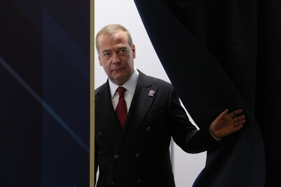 Medvedev: Rusija će nastaviti da zauzima teritorije u Ukrajini