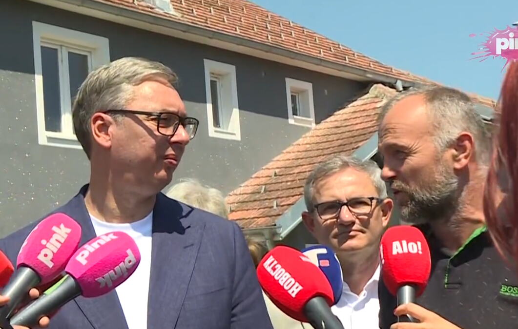 Vučić u bunaru kod maslara sa osmoro dece! Ovako mu je domaćin rekao: Da se ne lažemo, nikad bolje nije bilo! Nikad država više nije davala nego sad!