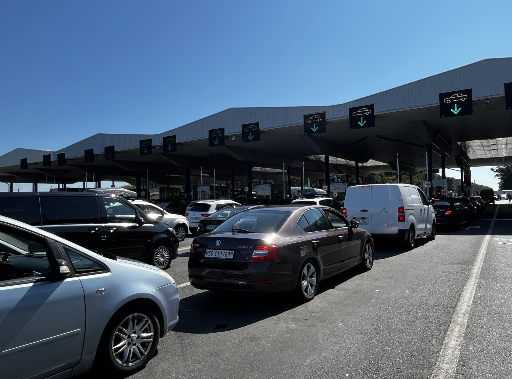 Na Batrovcima putnici čekaju dva sata, na Preševu do 40 minuta