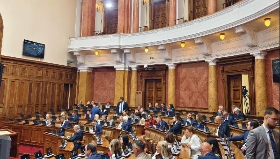 NERAD OPOZICIJE PONOVO NA DELU! Traže sednicu Skupštine, pa se na istoj ni ne pojave, a plata im redovno leže na račun (FOTO)