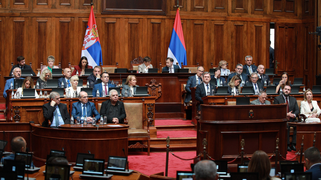 Nastavljena vanredna sednica Skupštine Srbije, raspravljaju Mali i Aleksić
