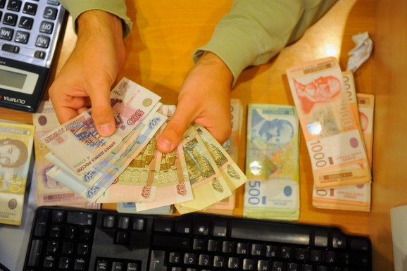 Srednji kurs evra danas 117,3464 dinara